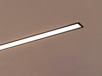 Molto Luce LOG IN schwarz Mikroprisma L=1457mm LED 32W neutralweiß 